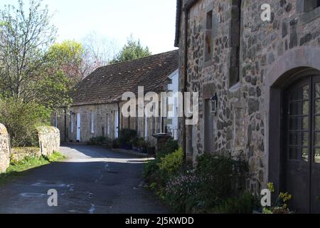 Ceres, Fife, Scotland, UK. Situato in una piccola glen, a circa 2 miglia sopra il Ceres Moor da Cupar e a 7 miglia da St Andrews. L'ex parrocchia di questo nome includeva gli insediamenti di Baldinnie, Chance Inn, Craigrothie, Pitscottie e Tarvit Mill. E' anche la sede del Museo Folcloristico di Fife. Il pittoresco villaggio case Foto Stock