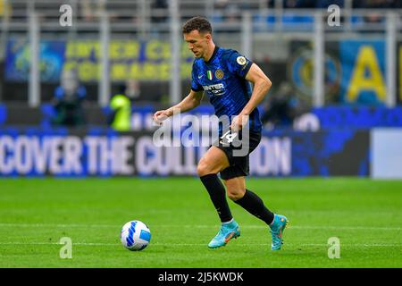 Milano, Italia. 23rd Apr 2022. Ivan Peresic (14) di Inter ha visto durante la Serie un incontro tra Inter e Roma a Giuseppe Meazza di Milano. (Photo Credit: Gonzales Photo/Alamy Live News Foto Stock