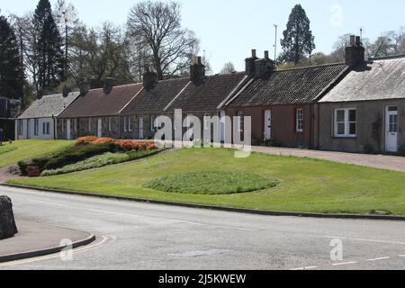 Ceres, Fife, Scotland, UK. Situato in una piccola glen, a circa 2 miglia sopra il Ceres Moor da Cupar e a 7 miglia da St Andrews. L'ex parrocchia di questo nome includeva gli insediamenti di Baldinnie, Chance Inn, Craigrothie, Pitscottie e Tarvit Mill. E' anche la sede del Museo Folcloristico di Fife. Il pittoresco villaggio case Foto Stock