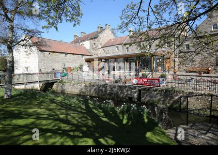 Ceres, Fife, Scotland, UK. Situato in una piccola glen, a circa 2 miglia sopra il Ceres Moor da Cupar e a 7 miglia da St Andrews. L'ex parrocchia di questo nome includeva gli insediamenti di Baldinnie, Chance Inn, Craigrothie, Pitscottie e Tarvit Mill. E' anche la sede del Museo Folcloristico di Fife Foto Stock