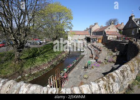 Ceres, Fife, Scotland, UK. Situato in una piccola glen, a circa 2 miglia sopra il Ceres Moor da Cupar e a 7 miglia da St Andrews. L'ex parrocchia di questo nome includeva gli insediamenti di Baldinnie, Chance Inn, Craigrothie, Pitscottie e Tarvit Mill. E' anche la sede del Museo Folcloristico di Fife Foto Stock