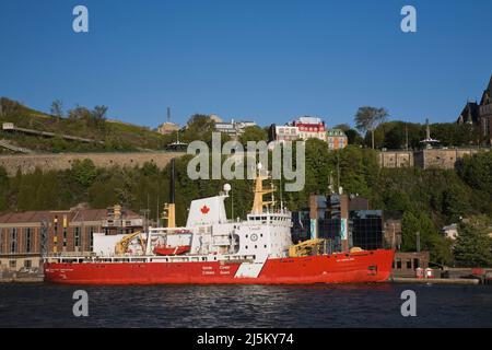 La nave di guardia costiera canadese Des Groseilliers, Porto di Quebec City, Quebec, Canada Foto Stock