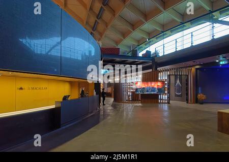 INTERNO DELLA DISTILLERIA DI WHISKY MACALLAN CRAIGELLACHIE SCOTLAND INGRESSO E RECEPTION Foto Stock