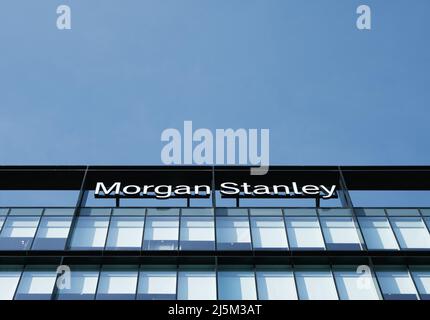 GLASGOW, SCOZIA, Regno Unito - 21 APRILE 2022: Morgan Stanley Company Sign, with Copy Space Foto Stock