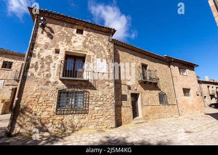 Strade medievali e facciate a Medinaceli, città storica della provincia di Soria, Spagna. Foto Stock