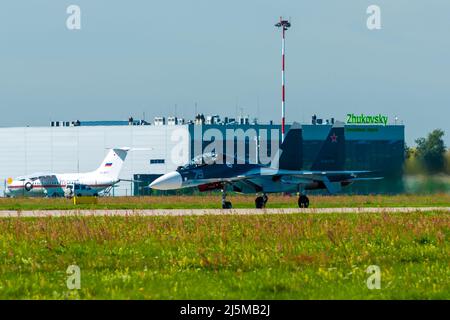 30 agosto 2019, Zhukovsky, Russia. Combattente russo multi-ruolo su-30sm sulla pista del campo aereo. Foto Stock