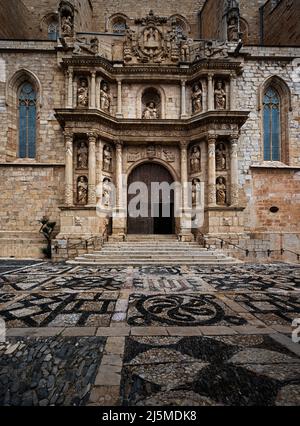 La chiesa di Santa María de Montblanch, provincia di Tarragona, Spagna Foto Stock