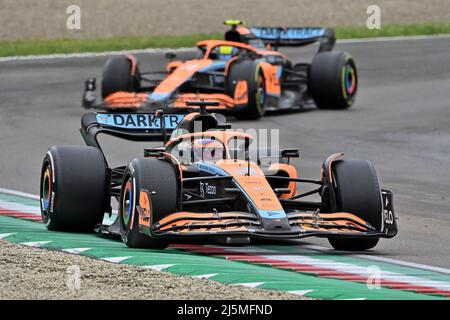 Imola, Italia. 24th Apr 2022. #3 Daniel Ricciardo (AUS, Team McLaren F1), Gran Premio d'Emilia Romagna F1 ad Autodromo Enzo e Dino Ferrari il 24 aprile 2022 ad Imola, Italia. (Foto di ALTO DUE) credito: dpa/Alamy Live News Foto Stock