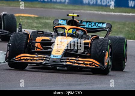 Imola, Italia. 24th Apr 2022. Lando Norris della McLaren durante il Gran Premio d'Emilia Romagna F1 all'Autodromo Enzo e Dino Ferrari il 24 aprile 2022 a Imola, Italia. Credit: Marco Canoniero/Alamy Live News Foto Stock