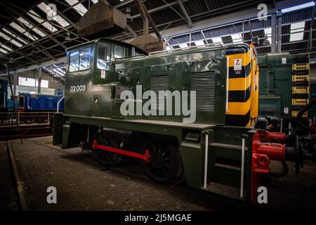 Conservazione della locomotiva a Barrow Hill Roundhouse, Derbyshire, aprile 2022. Classe 02, 03, 08 20, 45, 82, 55, 89, 47, 91 Foto Stock