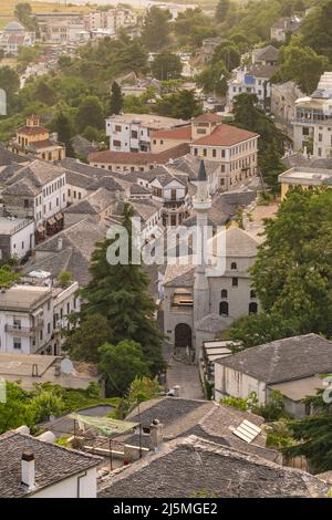 Vecchie case ottomane a Gjirokaster, Albania da vicino Foto Stock