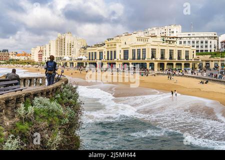 Biarritz, Francia, 18 aprile 2022.la Grande Plage, spiaggia nella città di Biarritz, sulla costa atlantica della Francia Foto Stock