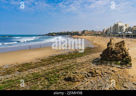 Biarritz, Francia, 18 aprile 2022.la Grande Plage, spiaggia nella città di Biarritz, sulla costa atlantica della Francia Foto Stock