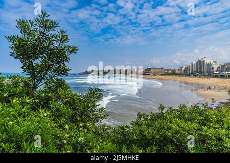 Biarritz, Francia, 18 aprile 2022.la Grande Plage, spiaggia nella città di Biarritz, sulla costa atlantica della Francia Foto Stock