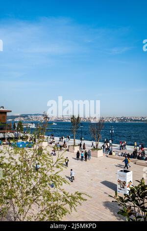 Istanbul, Turchia – Aprile 2022: Galataport, il nuovo porto crocieristico di Istanbul aperto nel 2021 , situato sulle rive della Galata, Karakoy Foto Stock