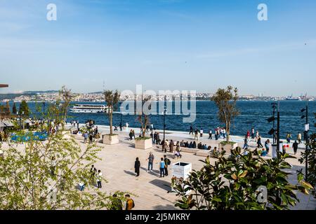 Istanbul, Turchia – Aprile 2022: Galataport, il nuovo porto crocieristico di Istanbul aperto nel 2021 , situato sulle rive della Galata, Karakoy Foto Stock