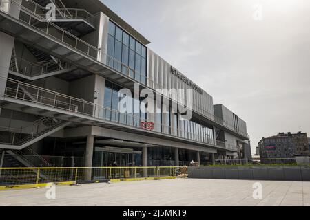 Istanbul, Turchia - Aprile 2022: Museo di architettura d'Arte moderna di Istanbul nel nuovo edificio nel quartiere di Karakoy. Istanbul moderna al Galataport. Foto Stock