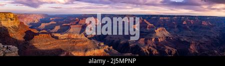 Panorama della mattina nel Grand Canyon vicino al Museo Geologico di Yavapai lungo il South Rim Foto Stock