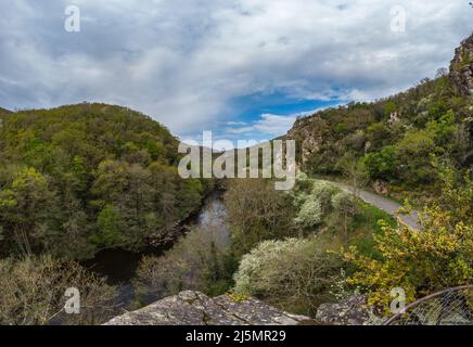 Vue panoramique des Gorges de Chouvigny et de la Sioule depuis le Roc Armand Foto Stock