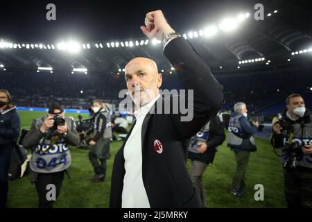 Roma, Italia. 24th Apr 2022. ROMA, Italia - 24.04.2022: In azione durante la Serie Italiana Una partita di calcio tra SS LAZIO e AC MILANO allo Stadio Olimpico di Roma. Credit: Independent Photo Agency/Alamy Live News Foto Stock