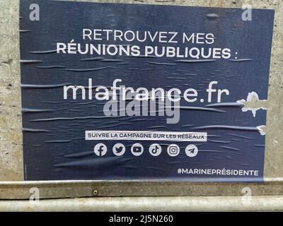 Strasburgo, Francia - 24 aprile 2022: Giornata delle elezioni in Francia, i manifesti della rete sociale sono chiamati a scegliere il presidente del governo tra Emmanuel Macron e Marine le Pen Foto Stock