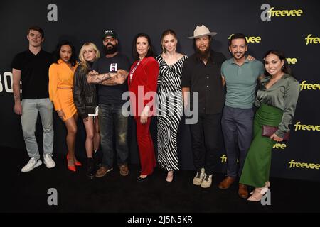 Los Angeles, Stati Uniti. 24th Apr 2022. Eamonn Welliver, Denise G. Sanchez, Cora Welliver, Titus Welliver, Mimi Rogers, Madison Lintz, Stephen A. Chang, Jai Rodriguez e Danielle Larracuente camminando sul tappeto rosso alla prima di Los Angeles di 'Bosch: Legacy' alla Hollywood West di Londra a Los Angeles, CA il 24 aprile 2022. (Foto di Scott Kirkland/Sipa USA) Credit: Sipa USA/Alamy Live News Foto Stock