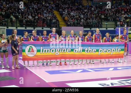 Arena di Monza, Monza, Italia, 24 aprile 2022, Team vero Volley Monza durante il playoff - vero Volley Monza vs Igor Gorgonzola Novara - Pallavolo Italiano Serie A1 Femminile match Foto Stock