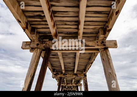 Sotto il molo di Port Noarlunga South Australia il 28th 2022 febbraio Foto Stock