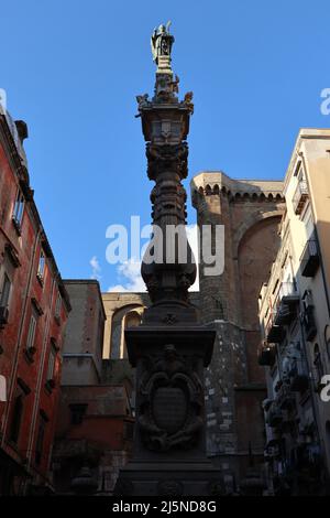 Napoli - Obelisco di San Gennaro in Via dei Tribunali Foto Stock