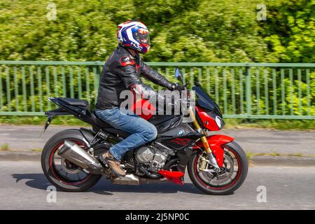 2018 Red BMW S 1000 999cc benzina moto; motociclista; trasporto a due ruote, motocicli, veicolo, Strade, motociclette, motociclisti motociclisti automobilistici a Chorley, Regno Unito Foto Stock