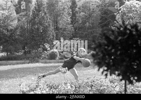 Famiglia Fuchsberger: Joachim Fuchsberger con il figlio Thomas nella loro casa a Grünwald vicino Monaco. [traduzione automatizzata] Foto Stock