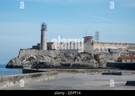 Faro Castillo del Morro è un faro situato a l'Avana, Cuba. Fu costruita nel 1845 sui bastioni del Castillo de los Tres Reyes Magos del Morr Foto Stock