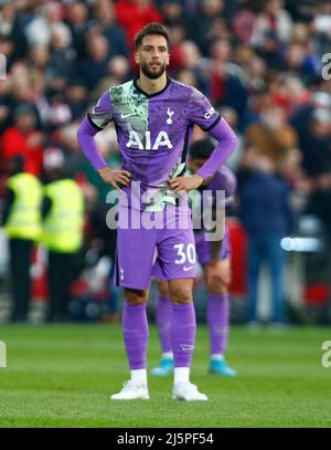 Londra, Inghilterra - APRILE 23: Rodrigo Bentancur di Tottenham Hotspur dopo la Premier League tra Brentford e Tottenham Hotspur alla Brentford Community Foto Stock