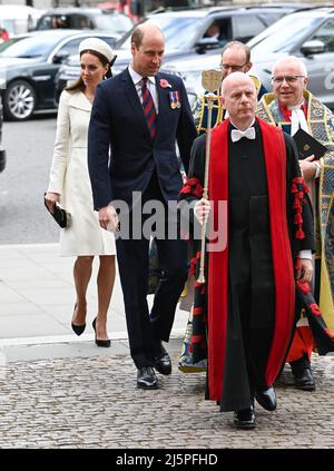 Londra, Regno Unito. 25th Apr 2022. Aprile 25th, 2022. Londra, Regno Unito. Il Duca e la Duchessa di Cambridge frequentano l'Anzac Day Service of Commemoration and Thanksgiving all'Abbazia di Westminster, Londra. Credit: Doug Peters/Alamy Live News Foto Stock