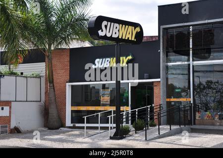 Facciata della metropolitana, City Marilia, San Paolo, Brasile. Agosto 30, 2021. Grande catena di fast-food che è emersa negli Stati Uniti con l'esplosione del formaggio bann Foto Stock