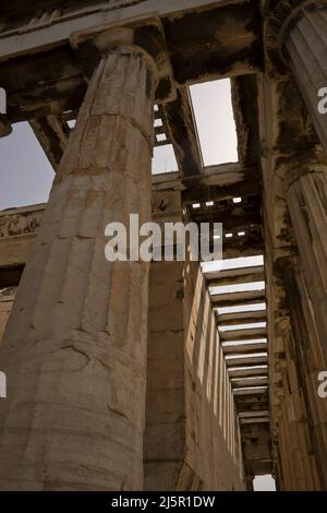 Viste e visitatori dell'antica Agorà romana, dell'antica Agorà, dell'Olympieio e dei siti archeologici di Meteora ad Atene, Grecia, Europa Foto Stock