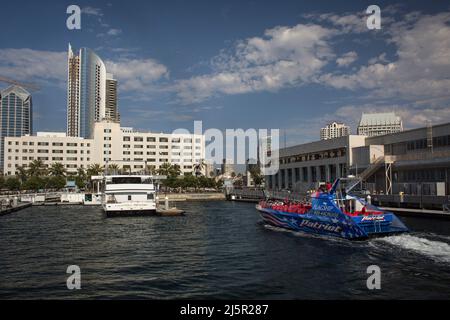 Crociere turistiche al Molo della Marina di San Diego Foto Stock