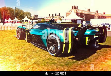 Aston Martin Valkyrie al Salon Prive di Londra ha tenuto al Royal Hospital Chelsea Foto Stock