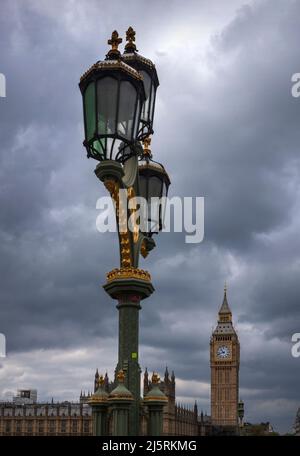 London England Houses of Parliament Big ben Elizabeth Tower cleaned April 2022 la torre Elisabetta e il quadrante dell'orologio del Big ben brillano dopo lo zio maggiore Foto Stock