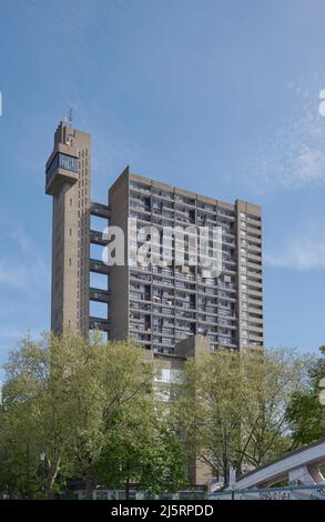 Trellick Tower, West London progettato da Erno Goldfinger UK Foto Stock