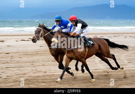 Glenbeigh corre su Rossbeigh Beach County Kerry, Irlanda Foto Stock