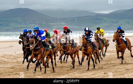 Glenbeigh corre su Rossbeigh Beach County Kerry, Irlanda Foto Stock