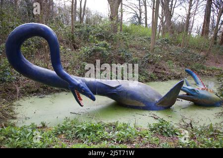 Il percorso dei dinosauri presso la Knebworth House, Hertfordshire, Inghilterra. Foto Stock