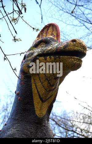 Il percorso dei dinosauri presso la Knebworth House, Hertfordshire, Inghilterra. Foto Stock