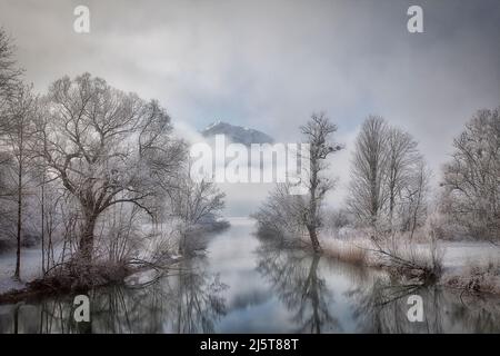 DE - BAVIERA: Fiume Loisach che entra lago Kochelsee, Oberbayern Foto Stock