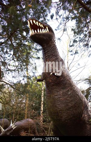 Il percorso dei dinosauri presso la Knebworth House, Hertfordshire, Inghilterra. Foto Stock