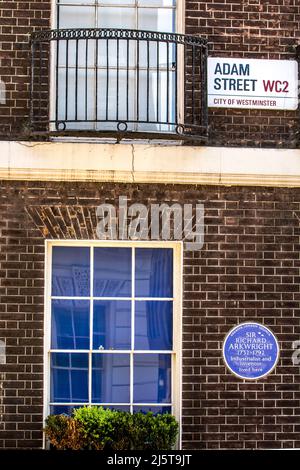 Targa blu che segna l'occupazione di Arkwright in Adam Street, Londra Foto Stock