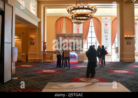 Las Vegas, Nevada, USA. 25th Apr 2022. Atmosphere at CinemaCon 2022 at Caesars Palace in Las Vegas, Nevada on April 25, 2022 Credit: Dee CEE carter/Media Punch/Alamy Live News Foto Stock