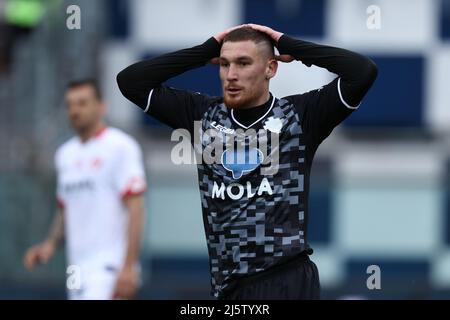 Como, Italia. 25th Apr 2022. Alessandro Gabrielloni (Como 1907) reagisce durante Como 1907 vs LR Vicenza, partita di calcio italiana Serie B a Como, Italia, Aprile 25 2022 Credit: Independent Photo Agency/Alamy Live News Foto Stock