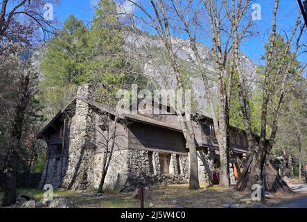 Il Museo (progettato da Herbert Maier) nell'iconico Parco Nazionale di Yosemite, Mariposa CA Foto Stock